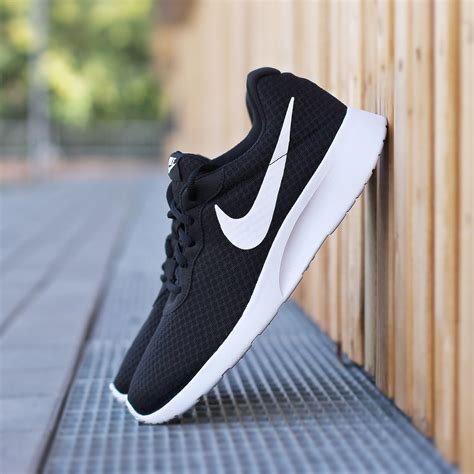 nike schuhe online bestellen schweiz|nike chf 240 schuhe.